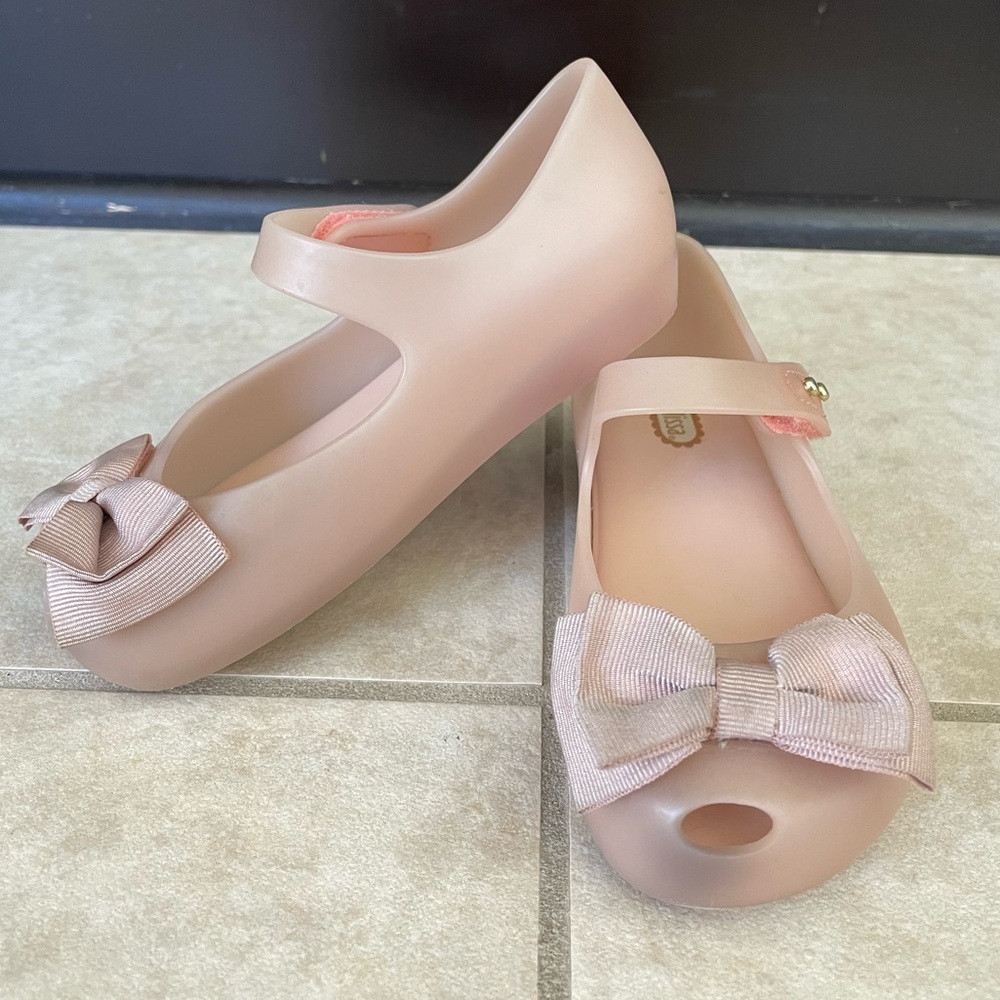 Mini Melissa Pink Bow Mary Janes, kids size 9